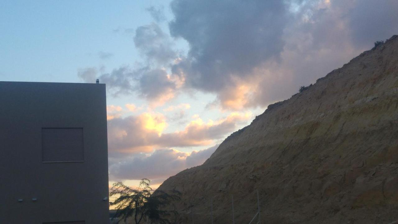 הבית ליד המצוק By The Cliff Micpe Ramon Zewnętrze zdjęcie